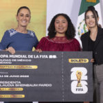 Entrega Sheinbaum boleto inaugural del Mundial a joven veracruzana y celebra talento de la juventud mexicana